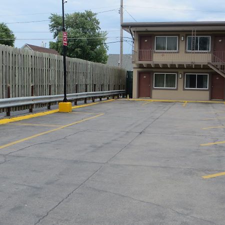 Deluxe Inn/Extended Stay - Council Bluffs Carter Lake Екстериор снимка