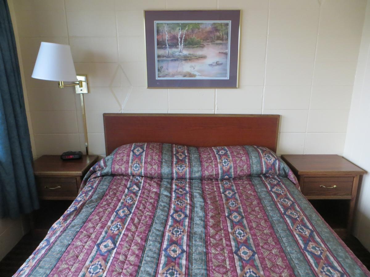 Deluxe Inn/Extended Stay - Council Bluffs Carter Lake Екстериор снимка