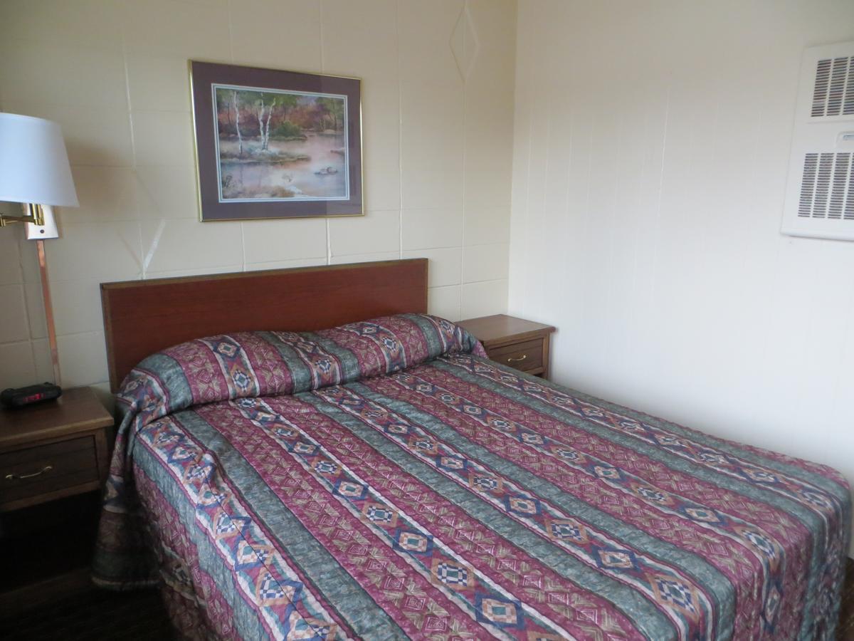 Deluxe Inn/Extended Stay - Council Bluffs Carter Lake Екстериор снимка
