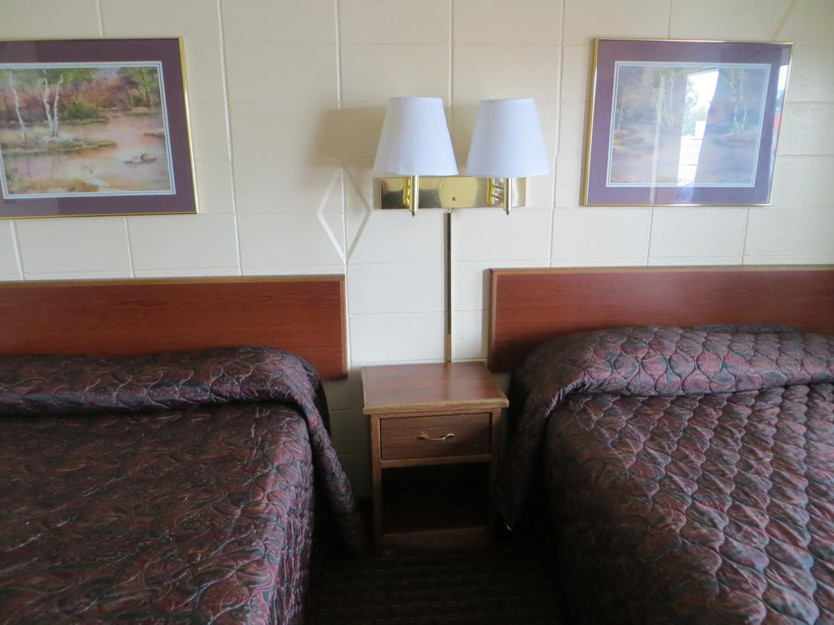 Deluxe Inn/Extended Stay - Council Bluffs Carter Lake Екстериор снимка