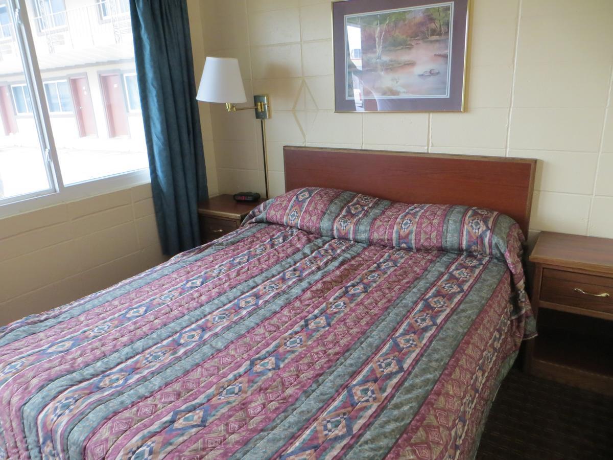 Deluxe Inn/Extended Stay - Council Bluffs Carter Lake Екстериор снимка