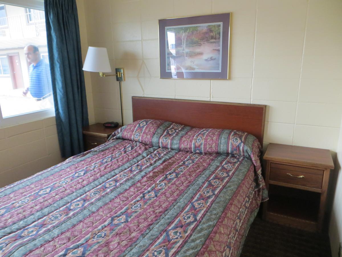 Deluxe Inn/Extended Stay - Council Bluffs Carter Lake Стая снимка